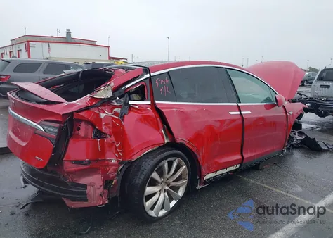 2016 Tesla Model X 60D/70D/75D/90D z USA, uszkodzony, nr VIN 5YJXCAE23GF001810